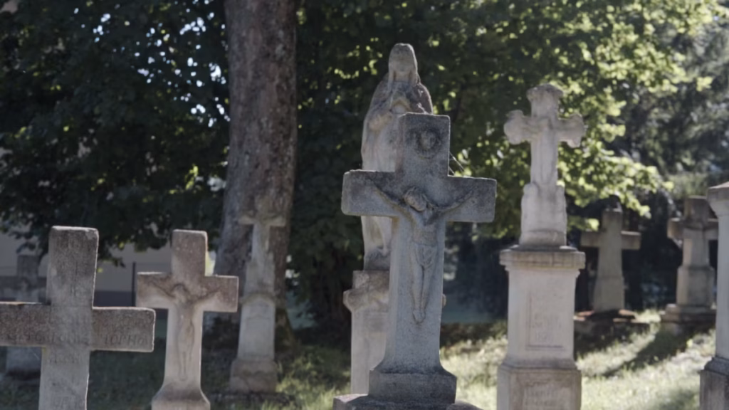 Detektywi na tropie! Jak zamienić zwiedzanie Roztocza Wschodniego z dziećmi w wielką rodzinną przygodę? Cmentarz Zespół Cerkiewny w Radrużu