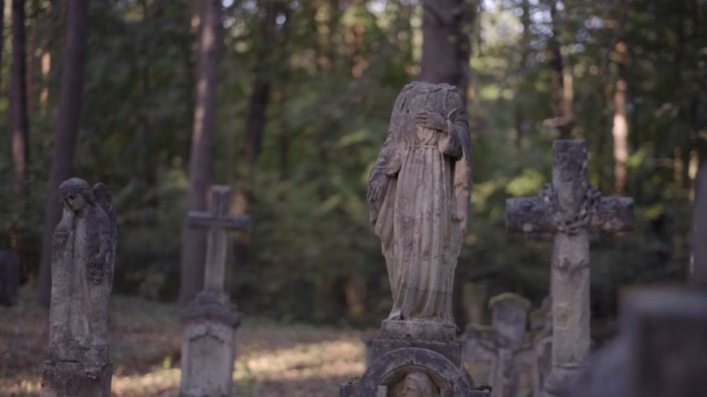 Detektywi na tropie! Jak zamienić zwiedzanie Roztocza Wschodniego z dziećmi w wielką rodzinną przygodę? Roztocze Wschodnie z dziećmi: Odkryjcie „Kamienny Kod”